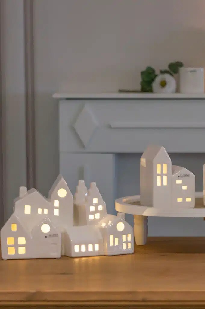 Dorf Mezzano 4 Häuser LED cremeweiß