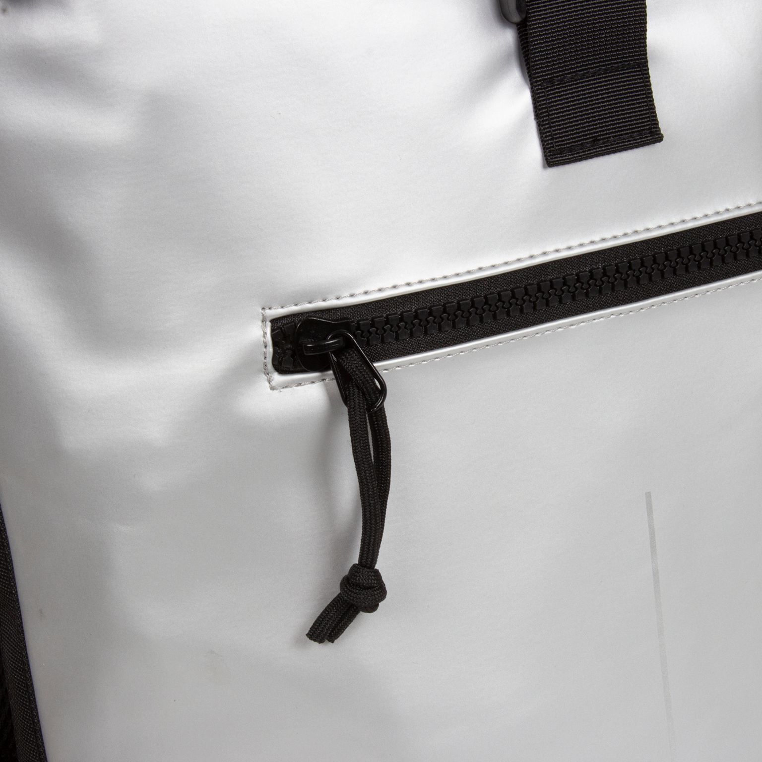 AZMNdfVg Mart - New York Rolltop Rucksack silber metallic