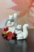 Eichhörnchen Robert mit Eichel 10cm cremeweiß