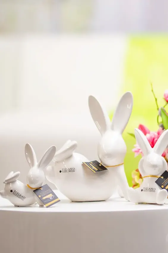 Hase Fabrio liegend creme 13cm