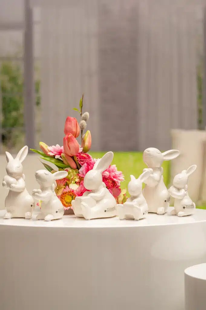 Hase Fabrio mit Schleife/Ei creme 14cm